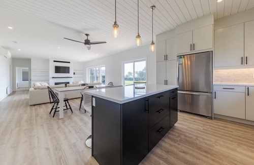 Stratford House | Ocean front, private beach, new modern, minutes to Town, lovely quiet seclusion