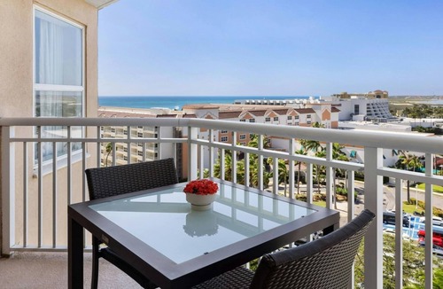 Arashi Resort | Ocean-Side Studio at Marriott’s Aruba Surf Club – Beachfront Relaxation & Resort