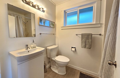Chemainus House | Ocean Views Beachfront in Ladysmith/Saltair!