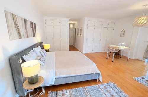 Cascais Apartment | Oceanfront 2 bedrooms apartment with swimming pool & garage