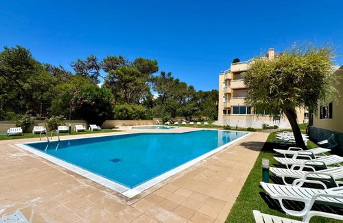 Cascais Apartment | Oceanfront 2 bedrooms apartment with swimming pool & garage