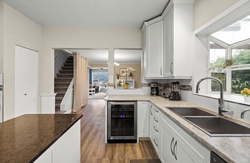 Sooke Hotel | Oceanfront 3 Bed: Private Beach and Dock Access, Hot Tub , BBQ & Free Kayaks!