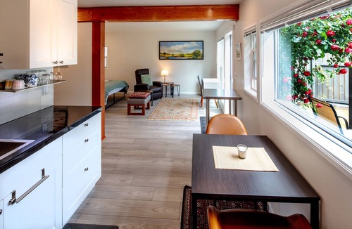 Denman Island Resort | Oceanfront Spa | Oceanview Ensuites | All Seasons