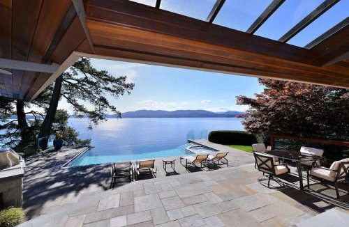 Sidney House | Oceanside Lodge Saanich Inlet