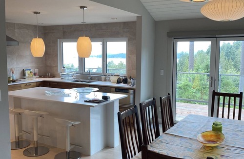 Bowen Island House | Oceanview and sunsets in Tunstall bay Lisence#00000861