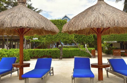 Caye Caulker Apartment | Oceanview/Pool/Dock/AC-Barbaras Beach House-3 bed/2 bath sleeps 7