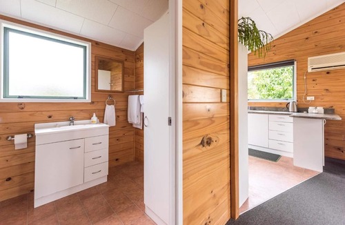 Murchison Cabin | Off The Beaten Trail Accommodation & Bike Tours