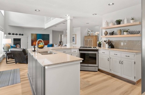Central Okanagan House | Okanagan Lake Private Beachfront Retreat – 4-Bedroom Spacious Home Sleeps 8
