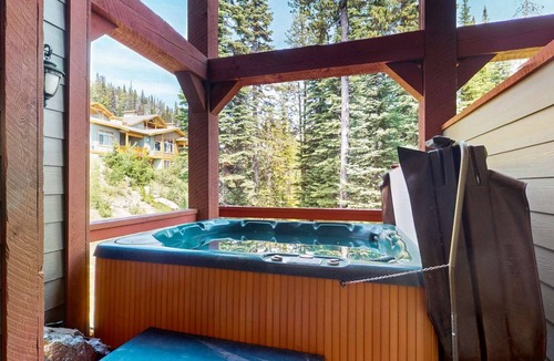 Snow Pine Estates House | Okanagan - Snowbanks 2