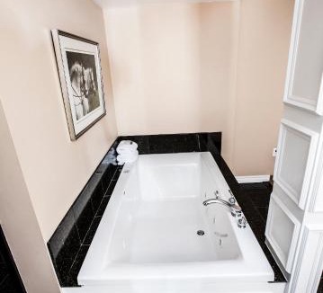 Fallsview Hotel | Old Stone Inn Boutique Hotel