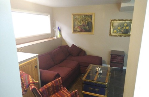 Chemainus House | Old Town Charmer In-Law Suite Walking Distance To Beach and Ammenities