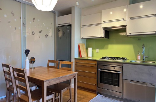Strathcona Apartment | One Bed Apartment in Downtown Vancouver: Modern Comfort Meets City Vibes!