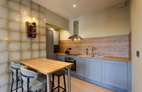 Newark Apartment | One Bed Apartment Sleeps 4 -Views Of Newark Market