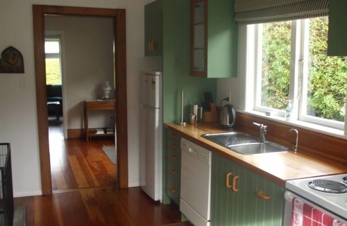 Martinborough House | One Panama | Walk to Wine Village + use of 2 Bikes