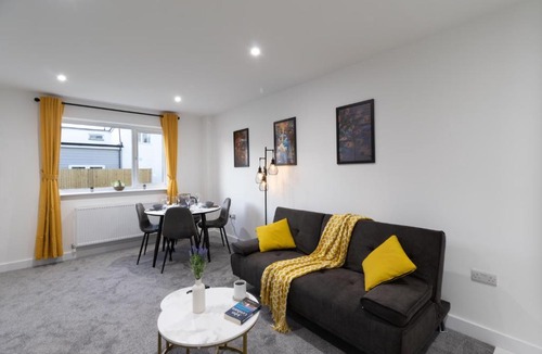 Gosport Apartment | Open Mind Property - 2 Beds & FREE Parking