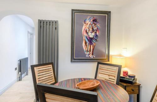 Frampton House | Orchard Retreat