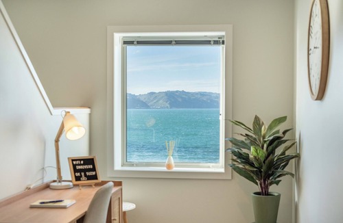 Oriental Bay Apartment | Oriental Bay Waterfront- Entire 2 Level apartment