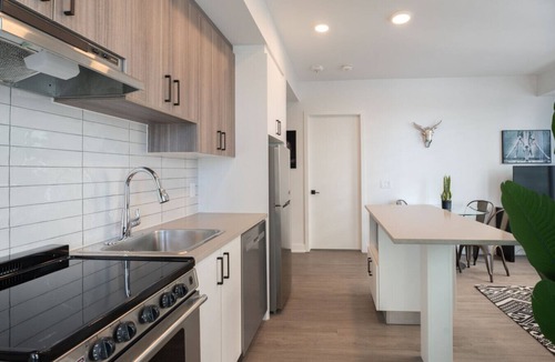 Civic Hospital - Experimental Farm - Central Park Apartment | Ottawa - The Lennox 2BB