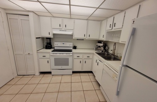 Key Biscayne Apartment | Outstanding 2-bed 2-bath in the heart of Key Biscayne