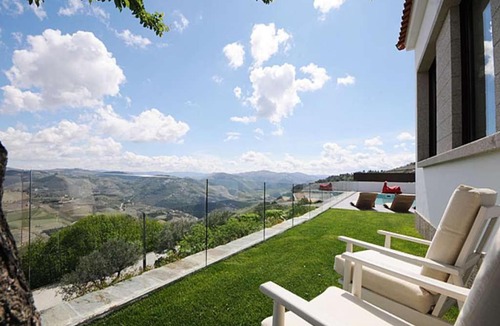 Gouvaes Villa | Outstanding Pinhao Villa 4 Bedrooms Villa Gouva Pool Table