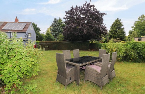 Ault Hucknall Cottage | OXCROFT VIEW, pet friendly, with open fire in Bolsover