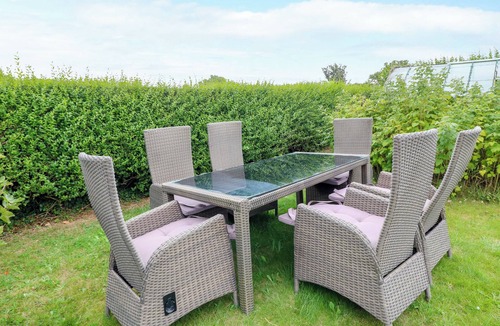 Ault Hucknall Cottage | OXCROFT VIEW, pet friendly, with open fire in Bolsover