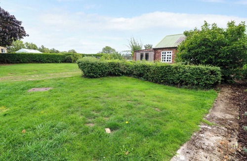 Ault Hucknall Cottage | OXCROFT VIEW, pet friendly, with open fire in Bolsover