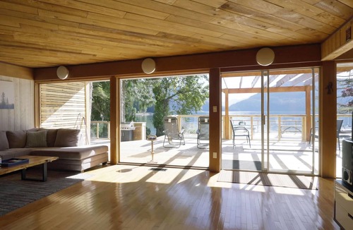 Harrison Hot Springs House | Ozarks Luxurious Lakeside Home Retreat at Harrison Lake