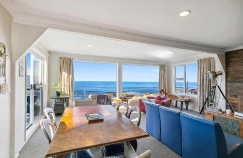 Houghton Bay Villa | Pacific Ocean seafront home near airport