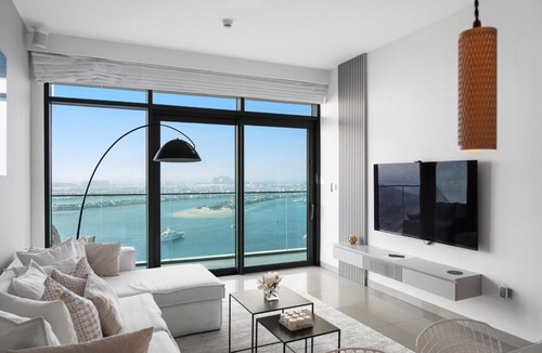 Dubai Marina Apartment | Palm View - Beach Vista T1