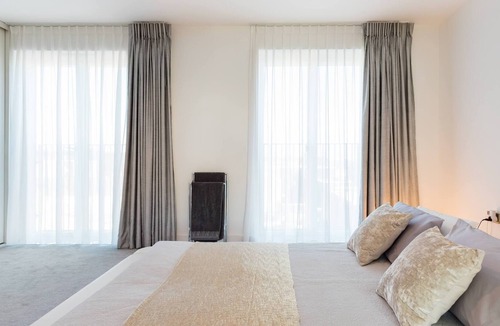 Stratford and New Town Apartment | Panoramic Park And City Penthouse Retreat