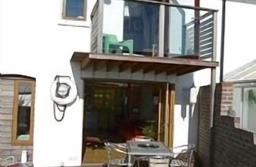 Hill Head Cottage | panoramic sea views, beach side, Coastguard Cottage, Hampshire