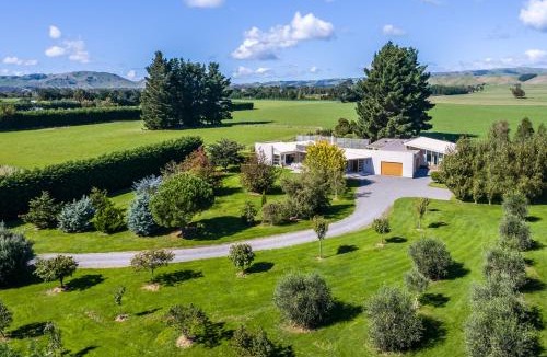 Martinborough House | Paradise on Campbell