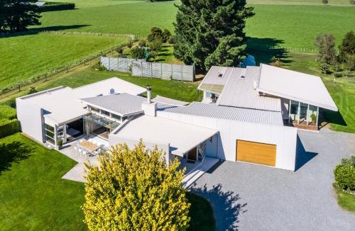 Martinborough House | Paradise on Campbell