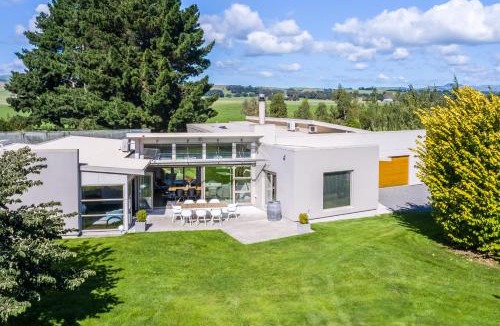 Martinborough House | Paradise on Campbell