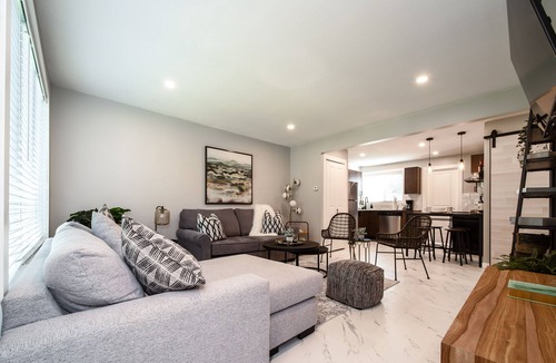 Northeast Edmonton House | Park Life Escape-King Beds-Sleeps 10-Pet Friendly!