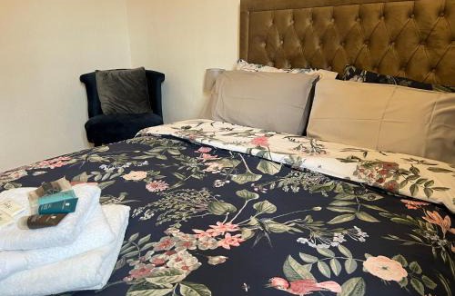 Northolt Mandeville Apartment | Park View Serviced Apartment - Next to Northolt Tube Station - Near Central London & Wembley