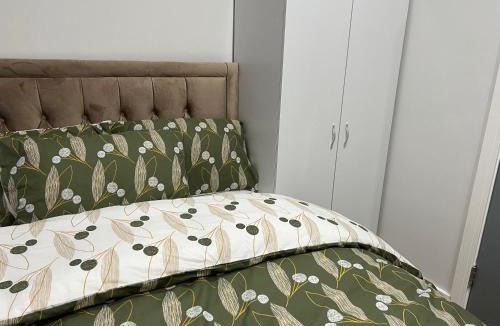 Northolt Mandeville Apartment | Park View Serviced Apartment - Next to Northolt Tube Station - Near Central London & Wembley