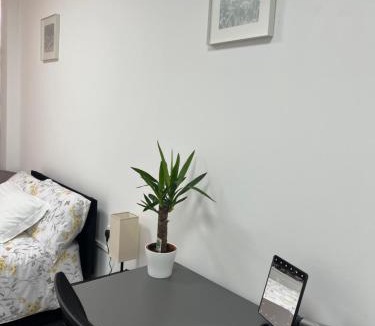 Northolt Mandeville Apartment | Park View Serviced Apartment - Next to Northolt Tube Station - Near Central London & Wembley