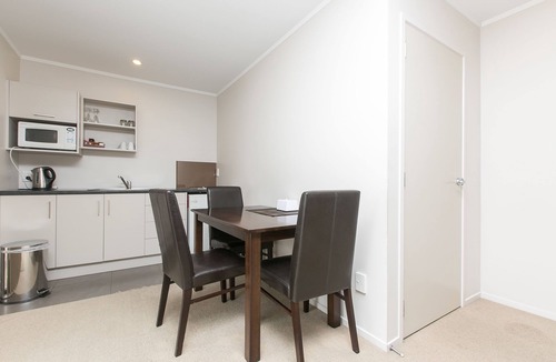 Pukekohe Hotel | Parkview Motor Inn, Pukekohe