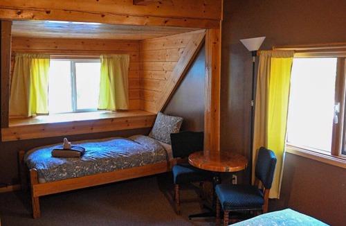 Parson Bed & Breakfast | Parson Lodge #3 - The Owl Room