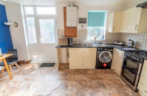 Bramcote House | Pass the Keys Central 2 bedroom home in Beeston