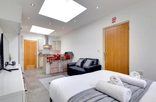 Mill Road House | Pass the Keys Central Modern Cabin on Mill Road