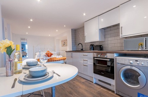Basildon Apartment | Pass the Keys | Cosy Studio in Basildon | Sleeps up to 4