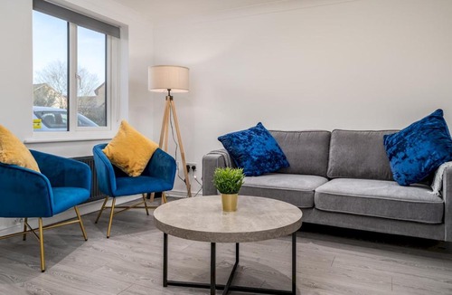 Borehamwood House | Pass the Keys Stylish 4 Bedroom Home with Parking in Borehamwood