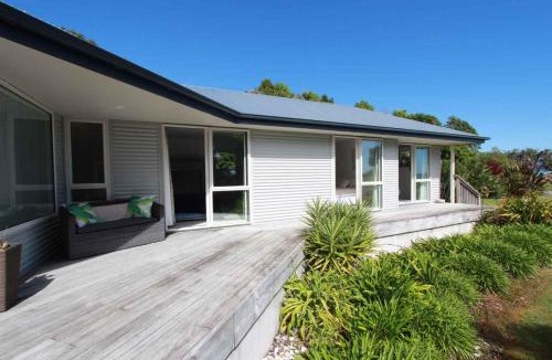 Patons Rock House | Patons Rock Latitude - Modern Getaway