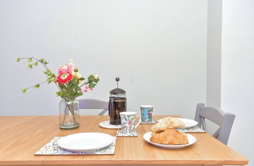 Arundel House | PEACEFUL, CENTRAL LUXURY COTTAGE WITH PARKING,WATERSIDE TERRACE