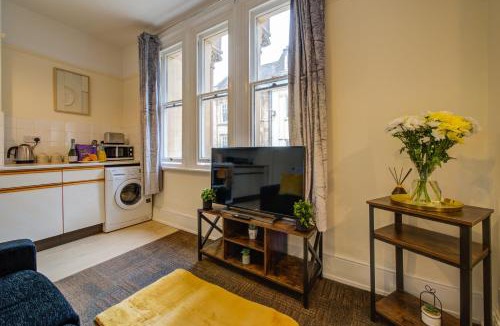 Stamford Apartment | Peaceful Contractor Studio Ideal for Long Work Stays