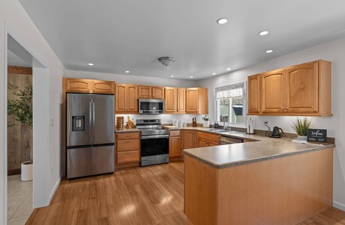 Newport House | Peaceful Valley Retreat