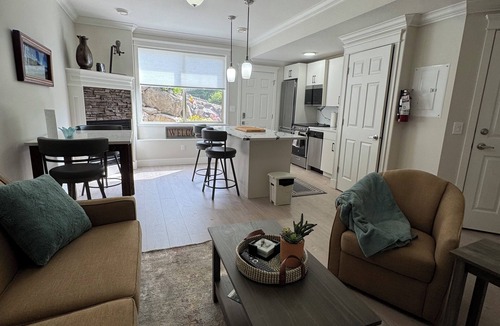 West Kelowna Estates House | PEAK POINT - Beautiful One Day & Perfect the Next!
